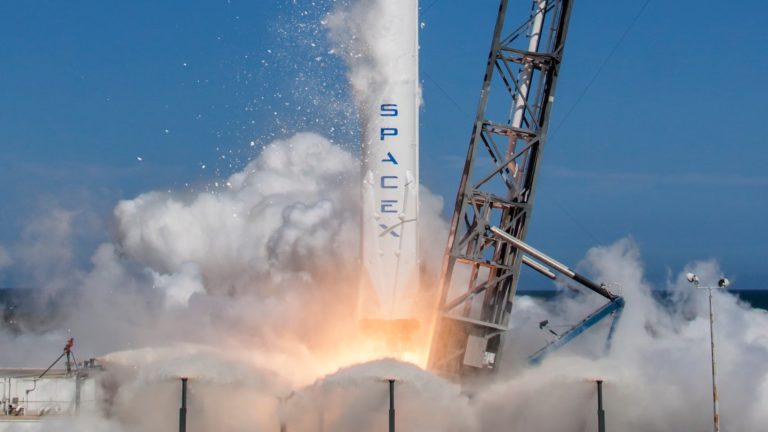 SpaceX سومین راکت خود را به فضا پرتاب می‌کند